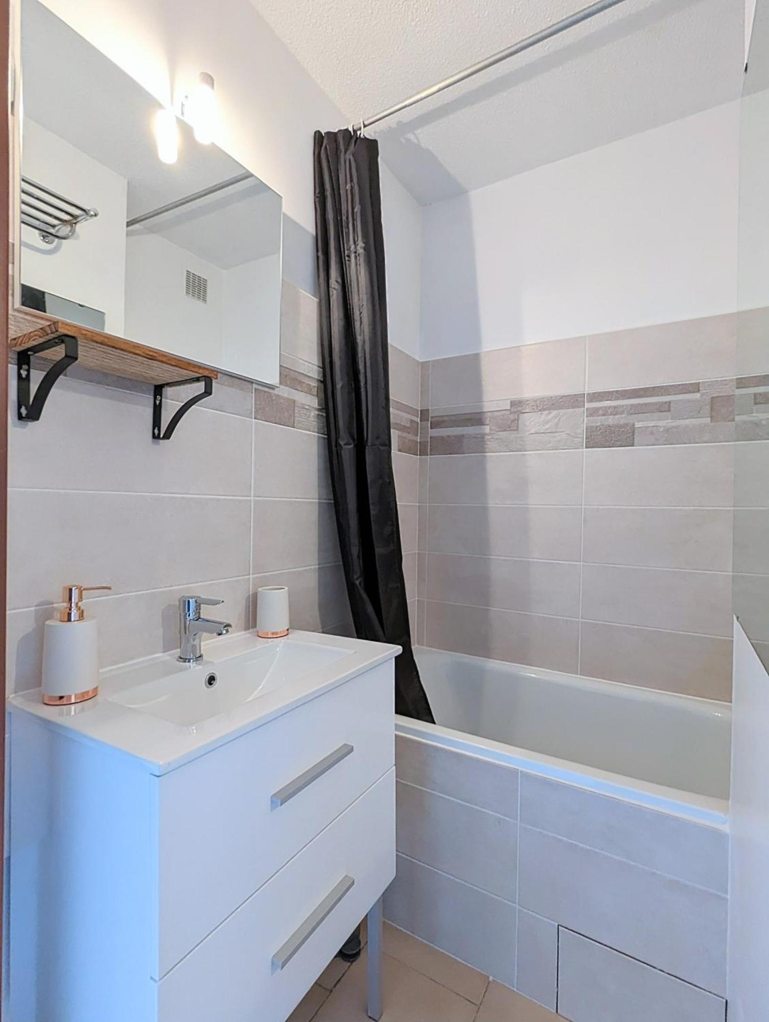 Appartement Au Calme + Parking Agde Buitenkant foto